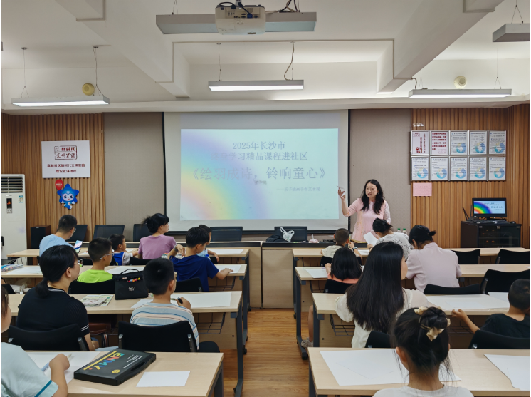 星仔伴暑假 巧手繪風(fēng)鈴 嘉和社區(qū)“小風(fēng)箏親子營”溫馨上演