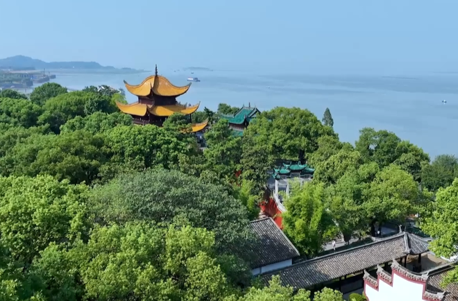 City Walk: Yueyang, A City of Ancient Words and Living Flavors