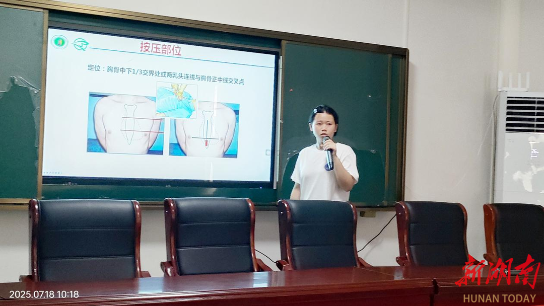 湖南医药学院“三下乡”社会实践团在新晃波洲镇协助开展暑期安全教育活动