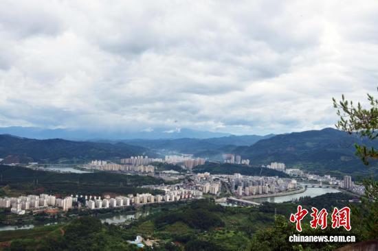 雨后武夷南麓宛如青綠水墨畫(huà)