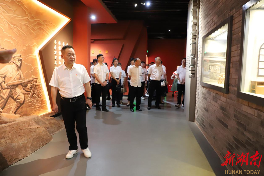 衡陽市珠暉區(qū)教育局機關黨總支部開展主題黨日活動