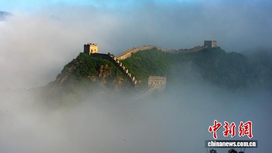 金山嶺長(zhǎng)城 雨后初霽現(xiàn)云海