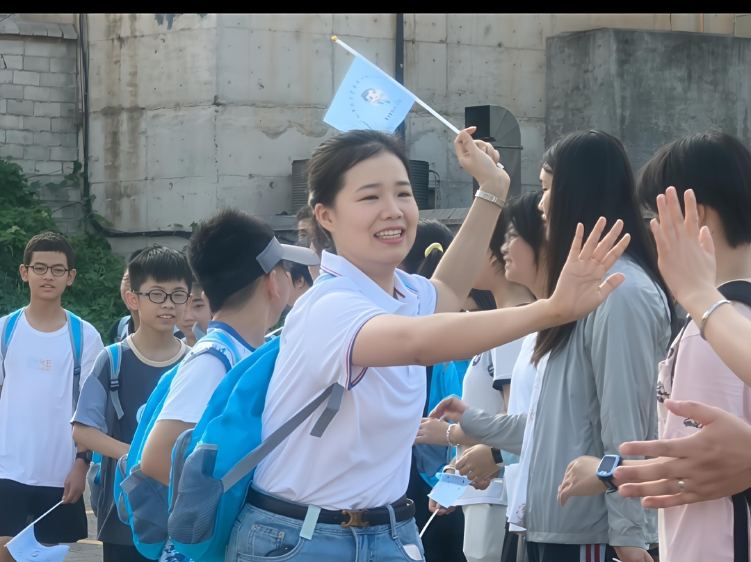 “點(diǎn)亮心燈”公益成長夏令營圓滿結(jié)營 35名青少年完成心靈蛻變之旅?