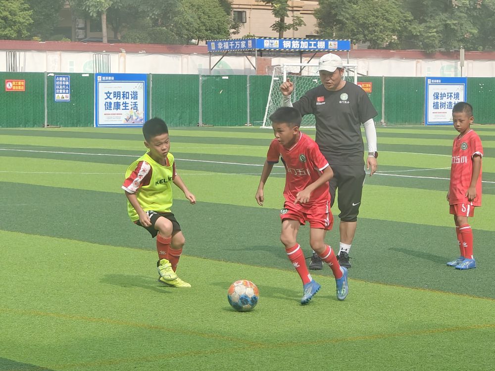酷暑挡不住热爱——湖南石门校园足球暑期训练见闻