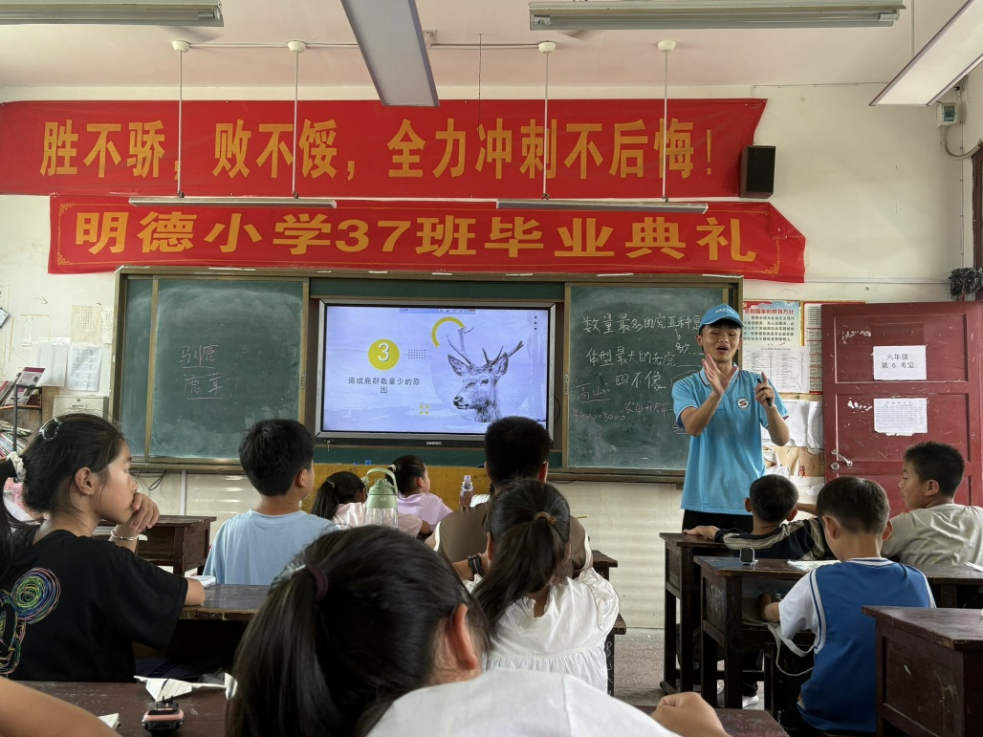 在田野邊播撒希望，這群“麥田守望者”點(diǎn)亮鄉(xiāng)村課堂