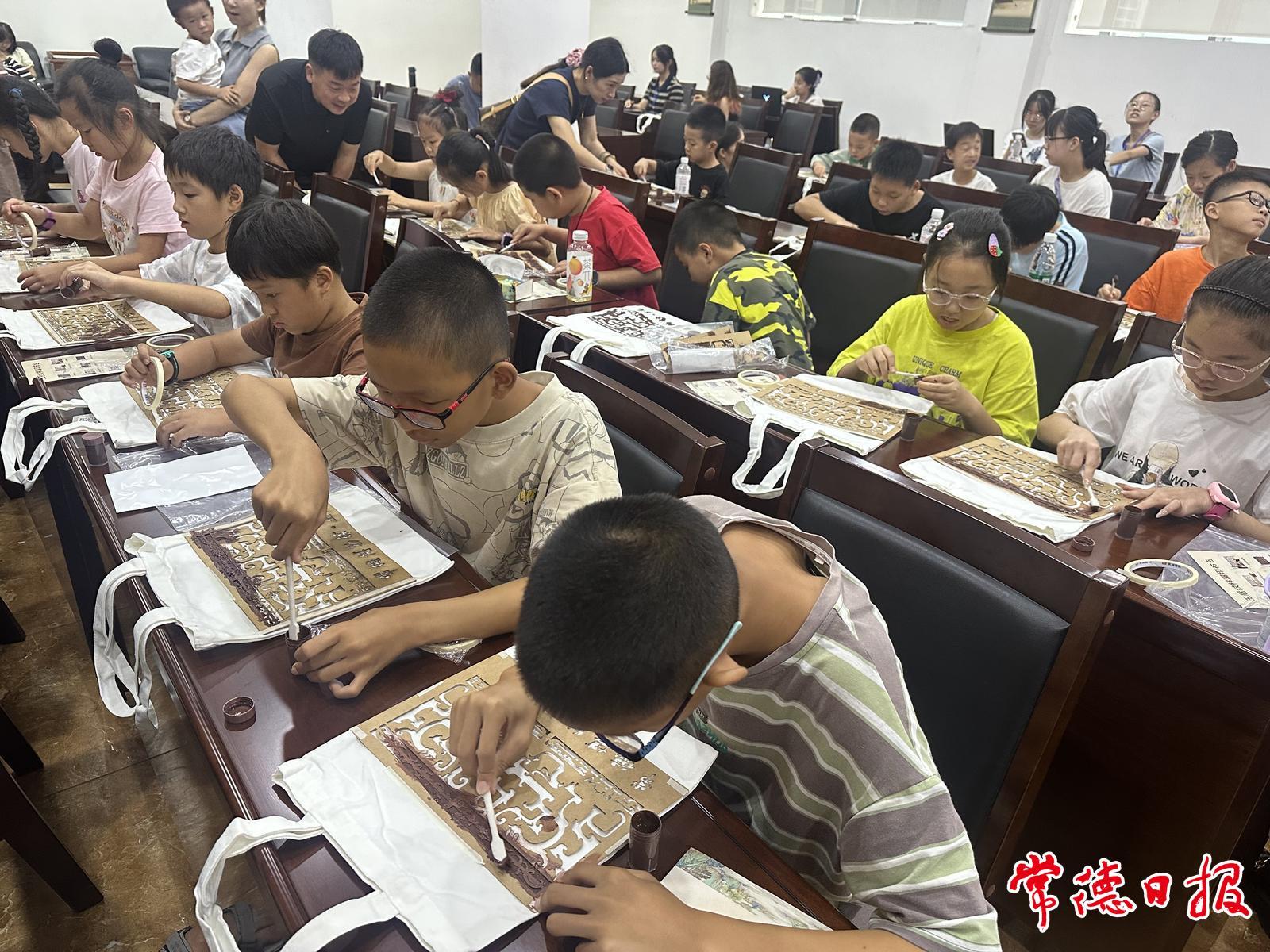 玉纹流转布上生花 常德博物馆暑期活动受热捧