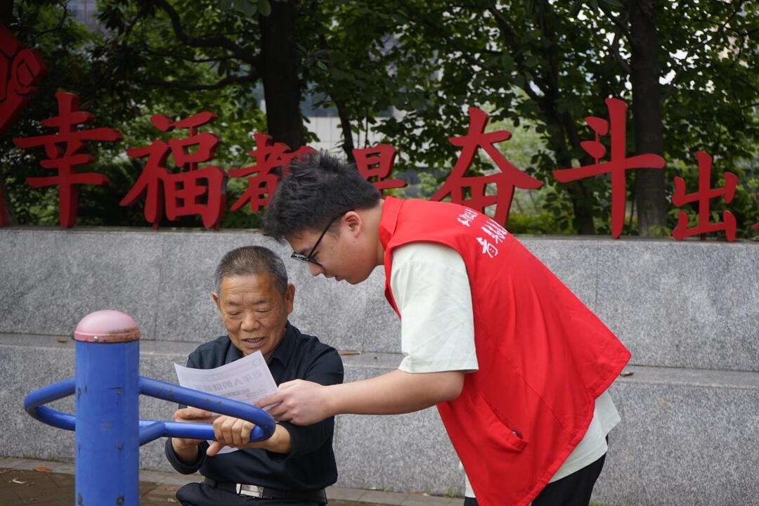 長(zhǎng)理學(xué)子深入基層開展健康科普與反詐宣傳