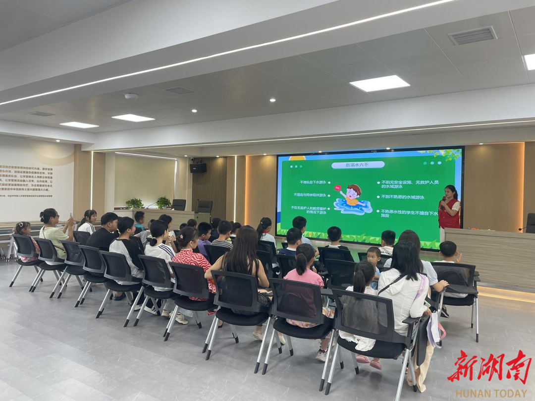 長(zhǎng)沙高塘嶺街道雷鋒路社區(qū)：“金種子·小板凳”宣講進(jìn)社區(qū)，青春奮斗與安全同行