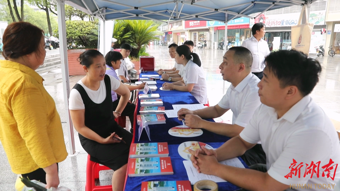 懷化市不動(dòng)產(chǎn)登記服務(wù)進(jìn)社區(qū) 政策解讀“零距離”