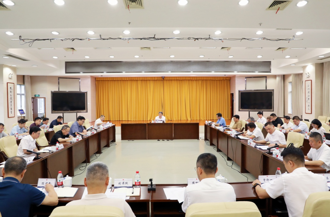 毛万春在省司法厅调研：规范涉企执法 助力完善法治化营商环境