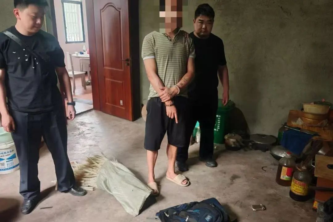 雷霆出击破窃案 警企同心护光明——桑梓电厂向桑植公安赠送锦旗致谢