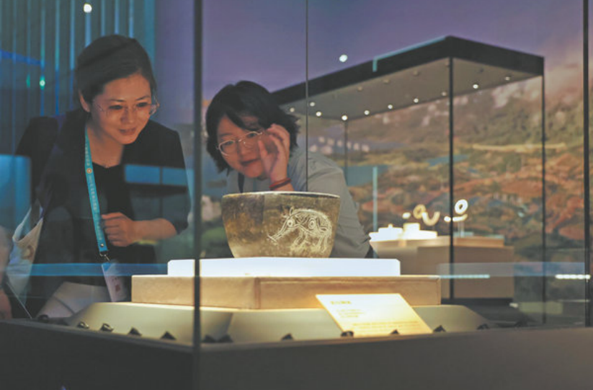 Exhibition Zooms in on Yangtze's Tide of History