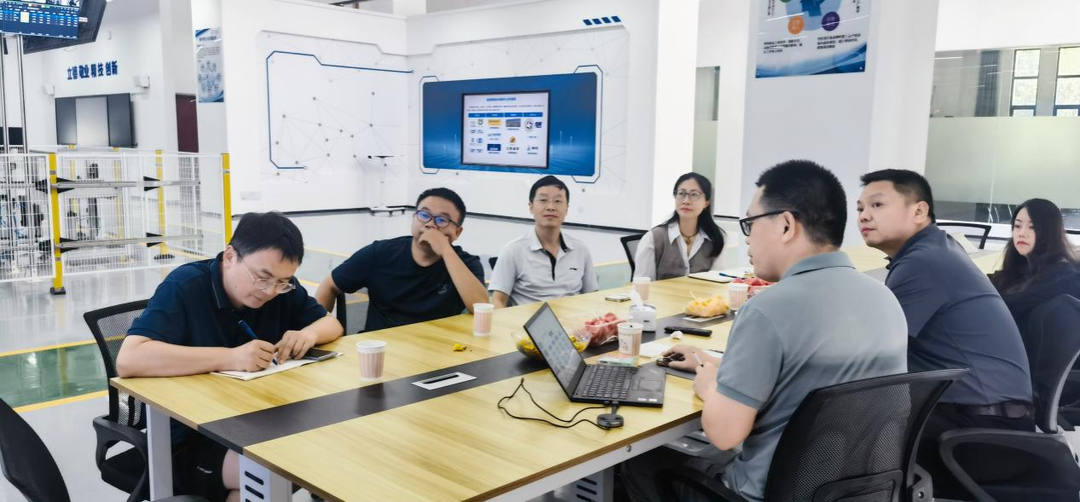 長(zhǎng)沙民政職院電子信息工程學(xué)院赴湖南工業(yè)職院考察交流