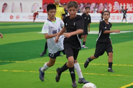 32 Junior Football Teams from Home and Abroad Rival in Longhui County