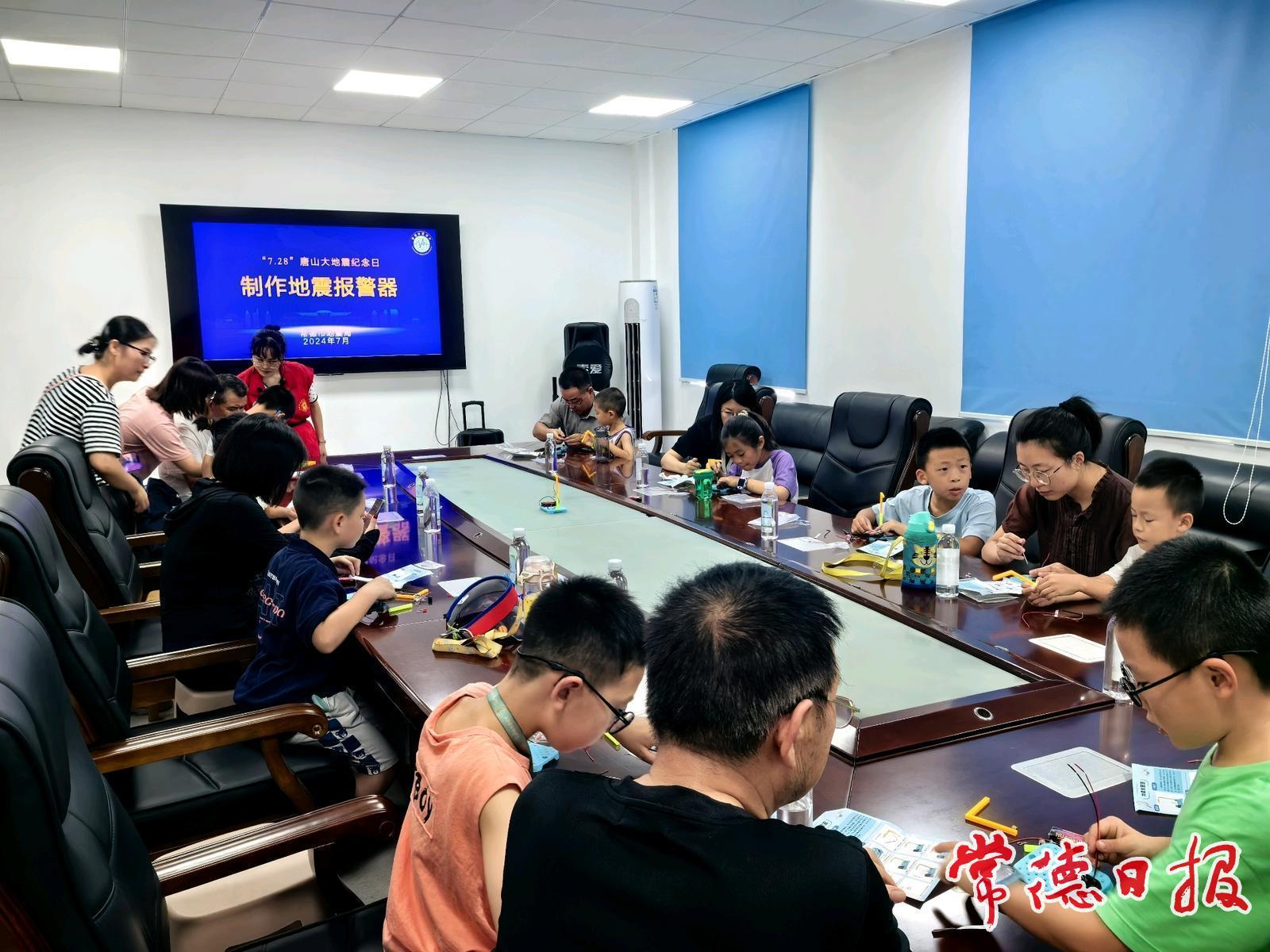 常德举办科普活动  邀请市民参观郑家河地震监测站