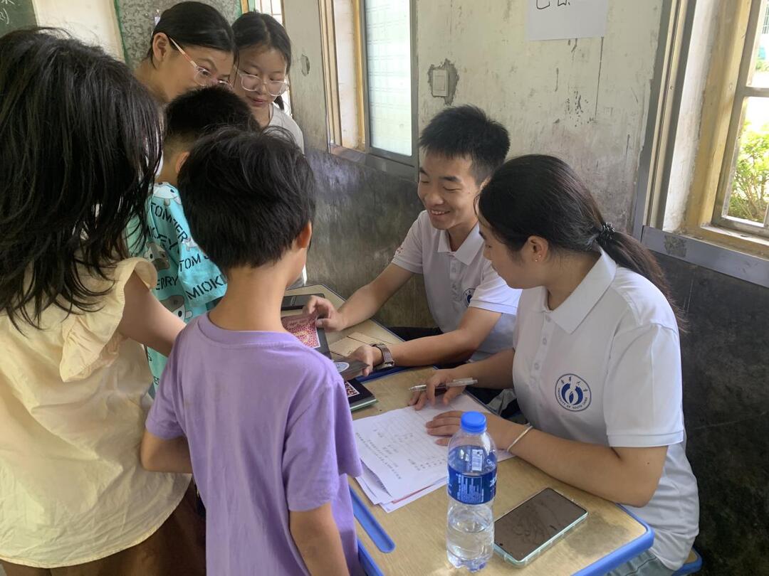 南華大學志愿服務團隊赴鄉(xiāng)村義診 把健康關懷送到村民家門口