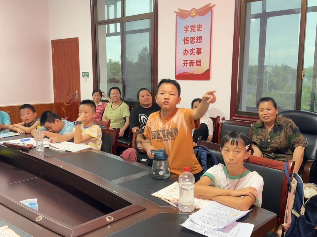 “星火”點亮防詐路，暑期課堂沉浸式反詐教育
