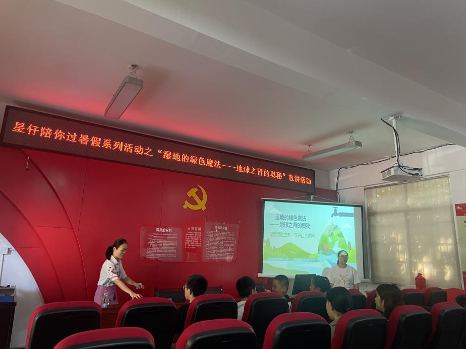 科普課堂進社區(qū) 環(huán)保理念潤童心