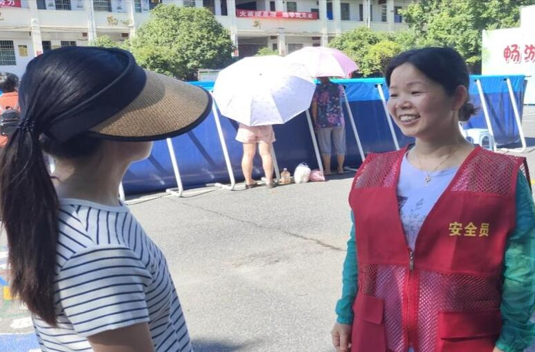 衡南县泉湖联合学校暑期公益游泳课开课啦