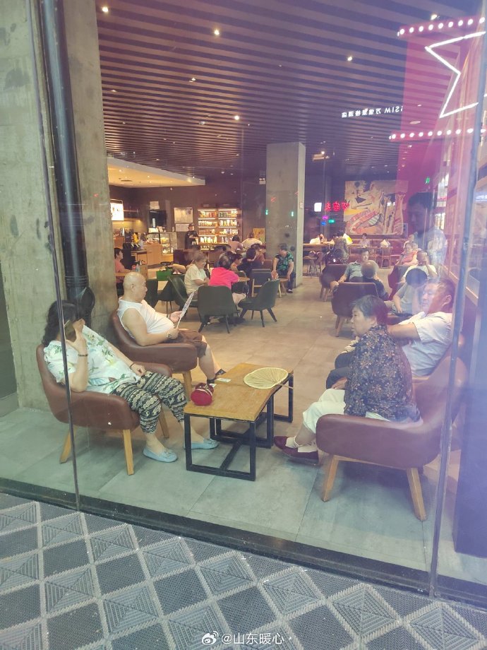 觀點 | “店內(nèi)扎堆納涼”是道公共管理題