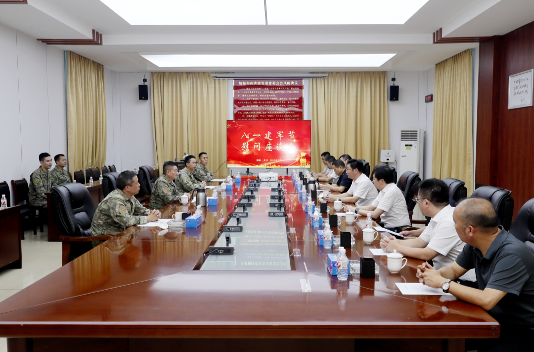吳新偉率隊走訪慰問駐區(qū)部隊并看望慰問酷暑高溫堅守崗位的一線勞動者