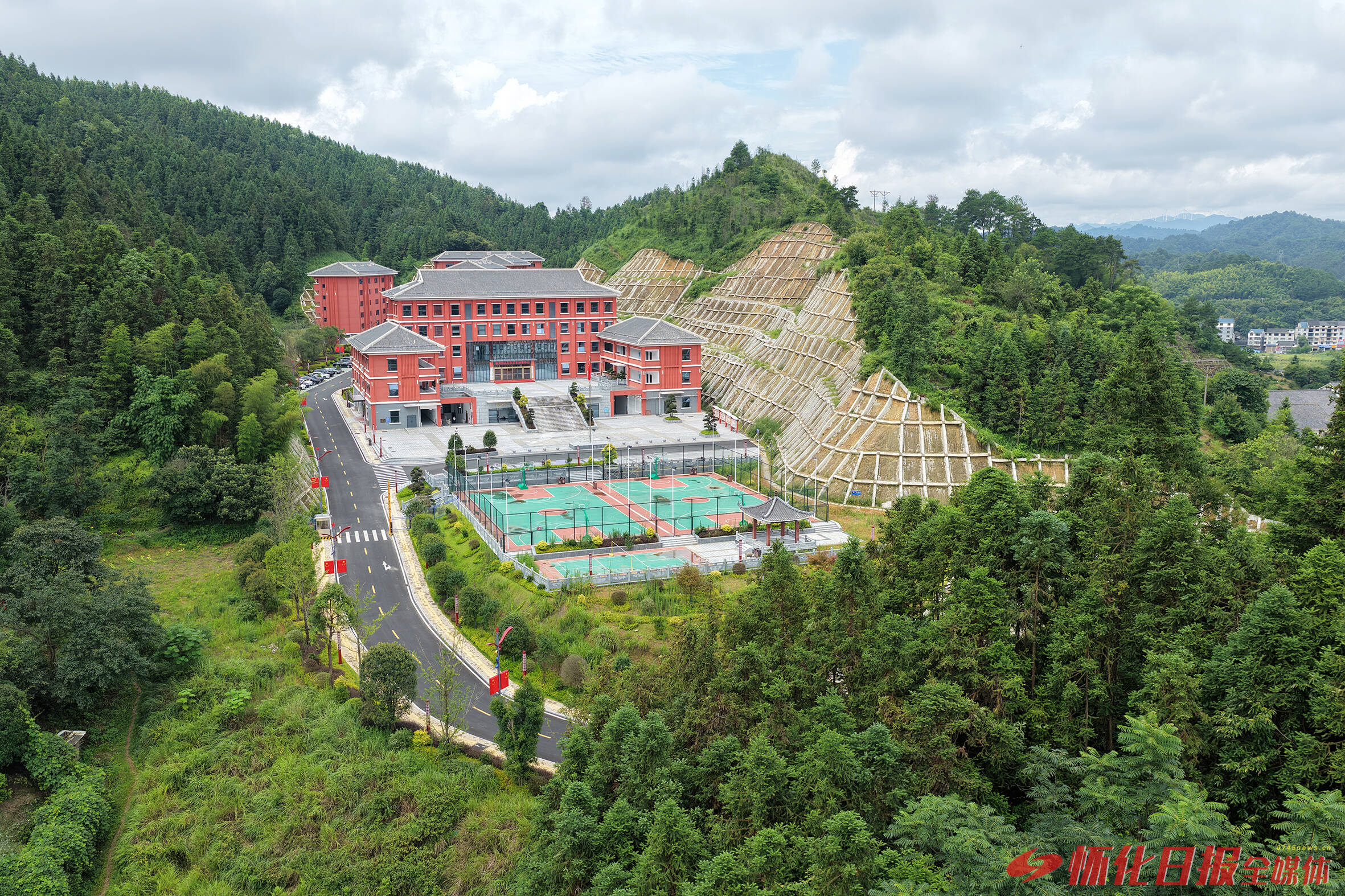 比学赶超  真抓实干——怀化市部分重点产业项目掠影