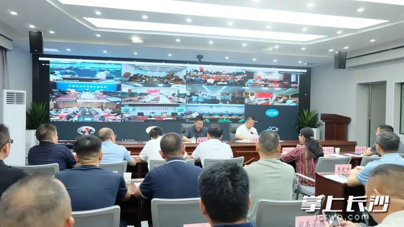 各分会场人员通过视频参会,湘江新区、天心区、浏阳市住建局分别作了表态发言。
