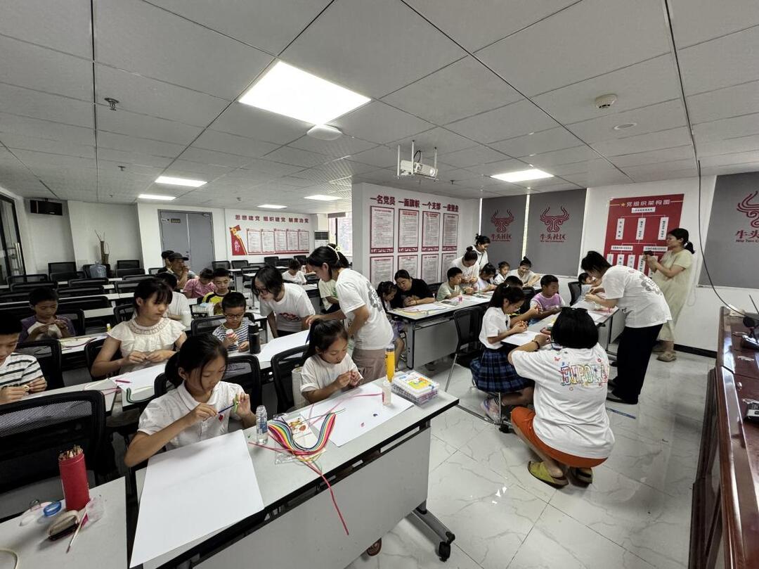 長(zhǎng)沙民政職院藝術(shù)學(xué)院：志愿行動(dòng)繪美育畫卷，青年說(shuō)傳遞感恩教育