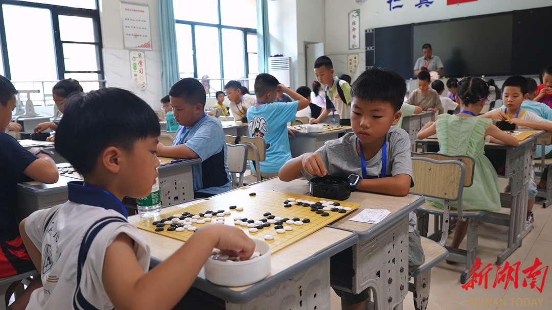 鶴城區(qū)：2025年圍棋段級(jí)位賽暨團(tuán)體賽落幕? 棋手風(fēng)采閃耀賽場(chǎng)