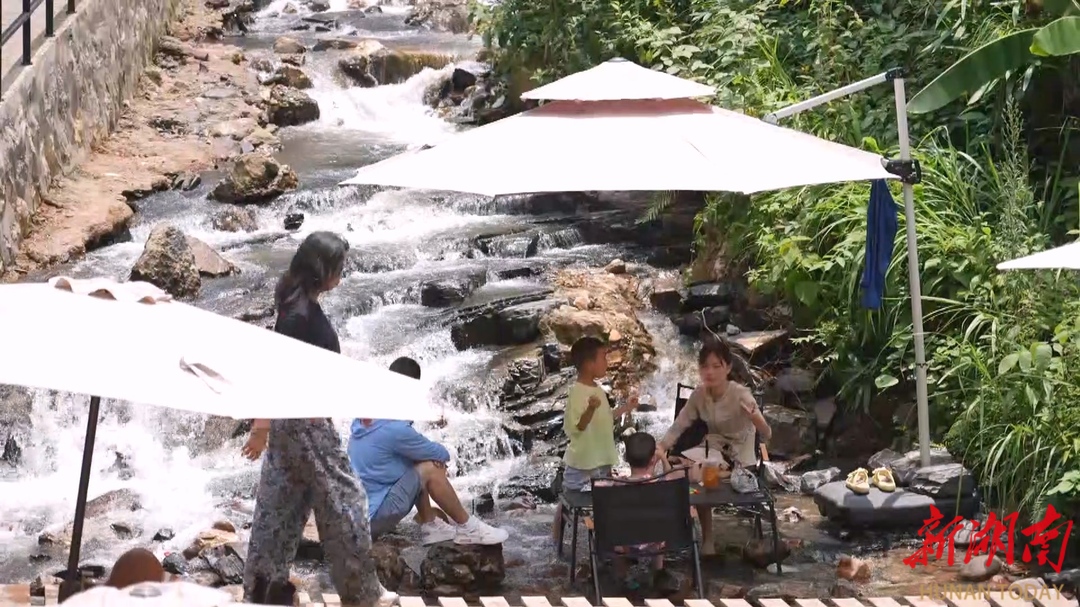 【福地懷化·康養(yǎng)季】 龍口瀑布成夏日“清涼打卡地” 市民盡享休閑好時(shí)光