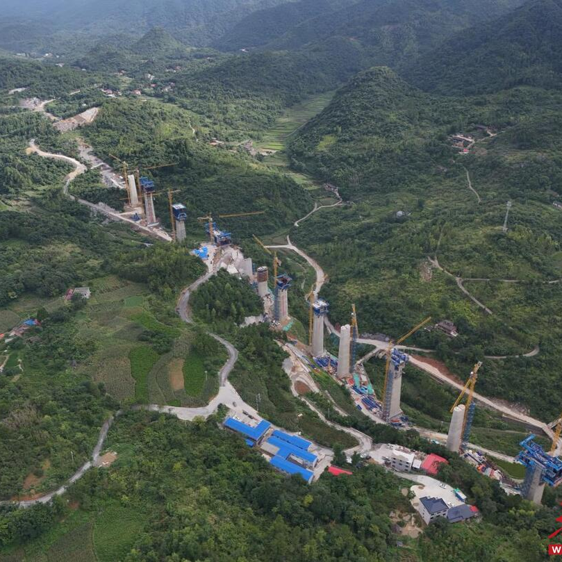 不懼“烤”驗(yàn)搶進(jìn)度！湖南最大在建鐵路項(xiàng)目加速建設(shè)