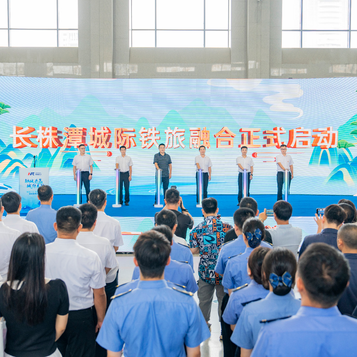 坐城鐵還能寫(xiě)詩(shī)作詞，請(qǐng)你留下一首