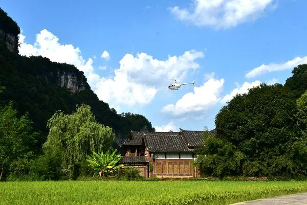 张家界武陵源低空游持续升温 多元业态解锁夏日出游新体验