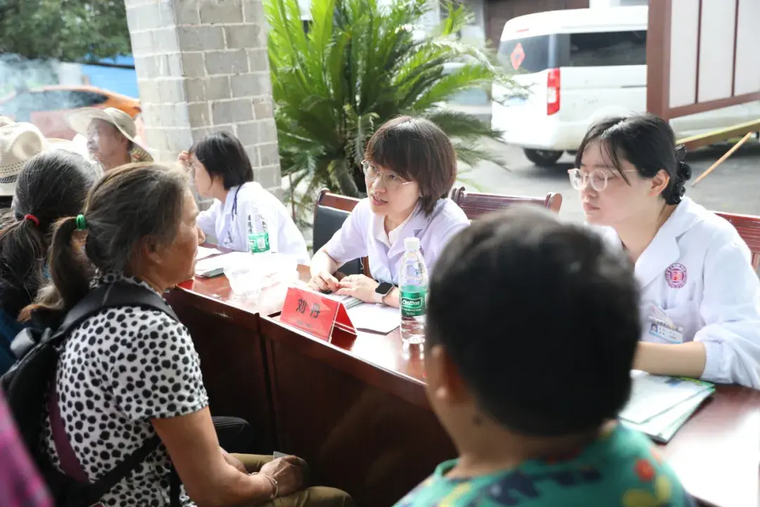 沅陵：健康服务直抵大山深处，省、县医疗专家火场乡义诊暖民心