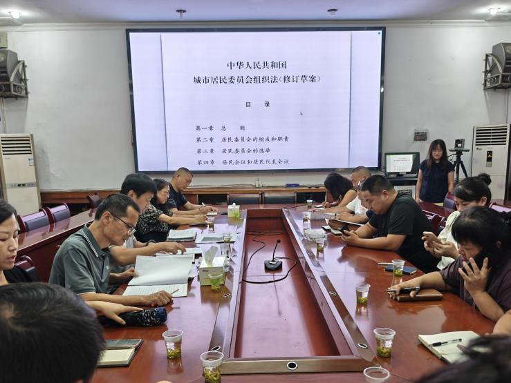 保靖12個縣城社區(qū)積極為居委會組織法修訂建言獻(xiàn)策