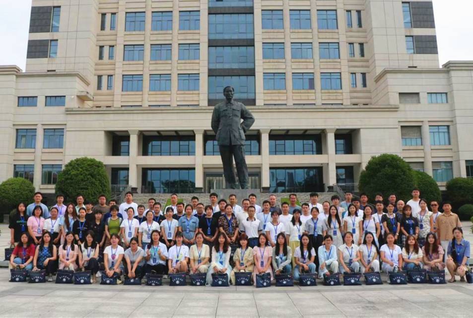 道县：骨干教师赴省城充电 提升信息技术素养