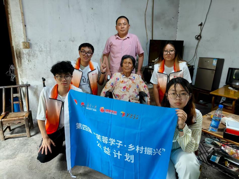 守護(hù)“銀發(fā)”安居！長(zhǎng)理學(xué)子深入鄉(xiāng)村開展無障礙入戶改造實(shí)踐