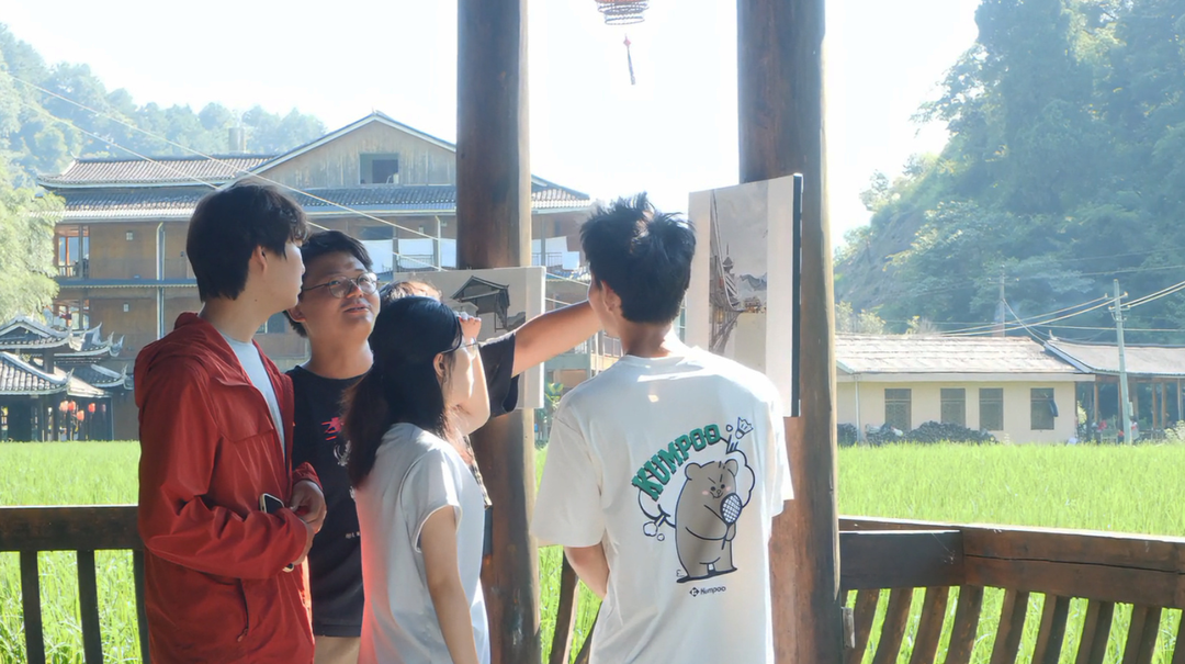 “侗乡新韵”油画展亮相靖州岩脚侗寨，艺术视角绘就文旅融合新图景