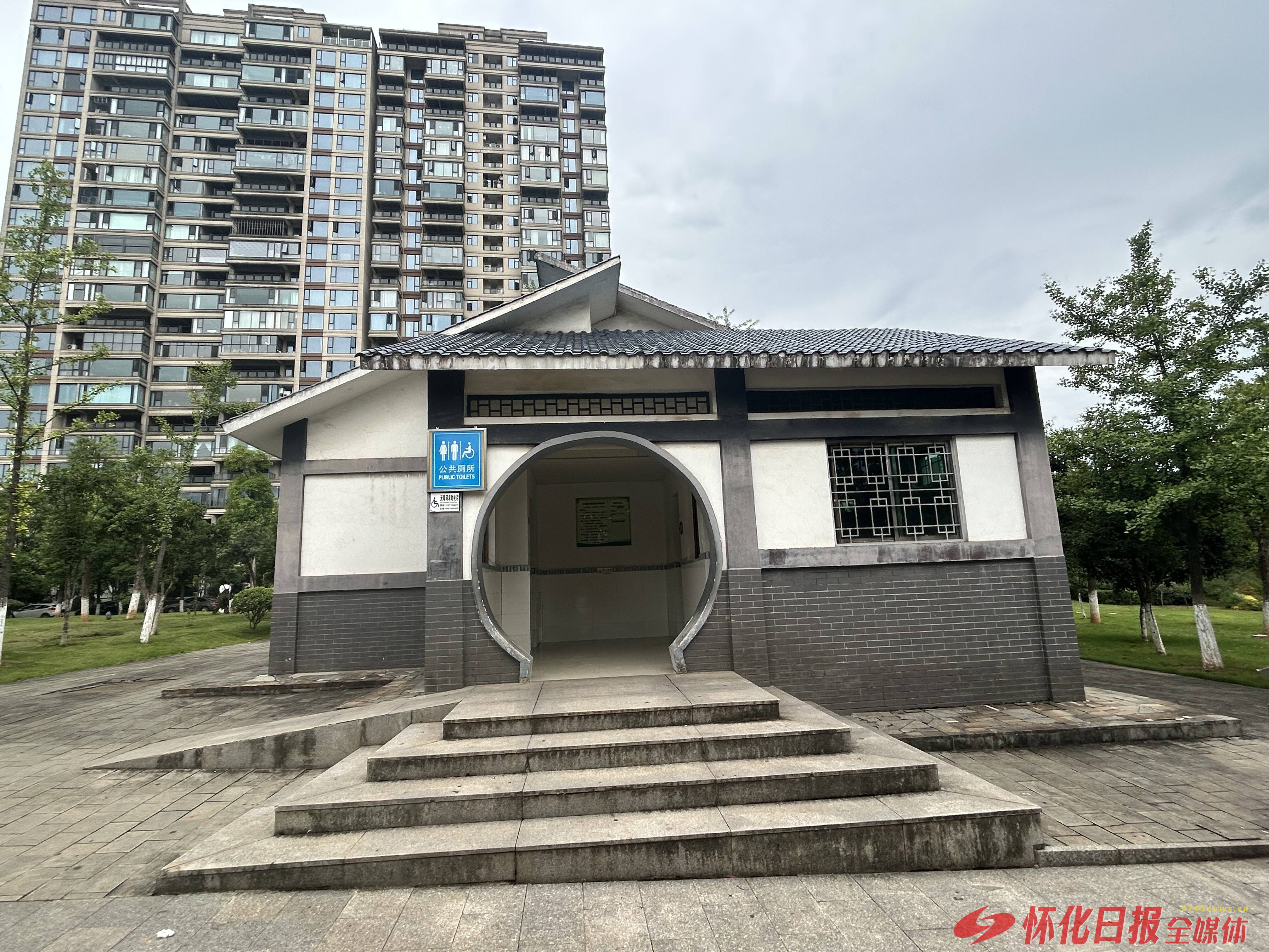 记者调查｜“晚上黑漆漆，去丰溪苑的公厕‘方便’有点不方便”