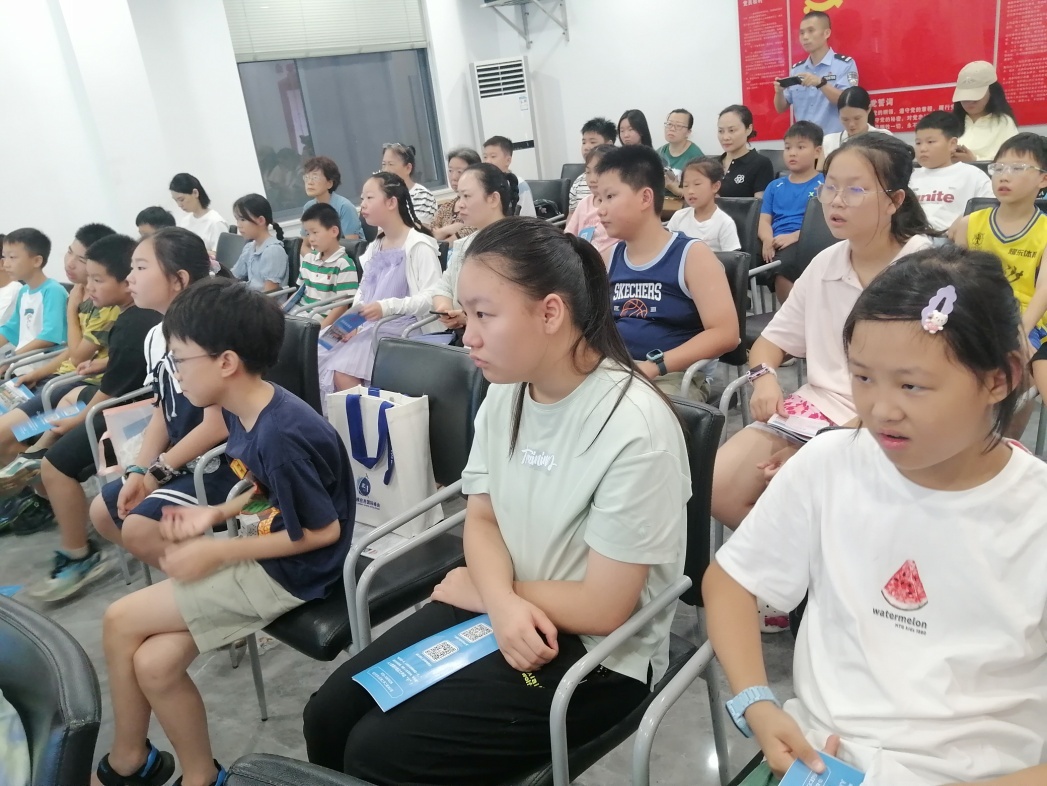 仰天湖社區(qū)開展“珍愛生命 遠離毒品”禁毒宣講活動