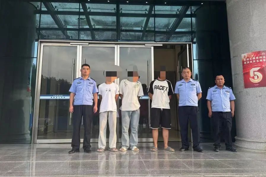严打！桑植公安接连破获 “拉车门”盗窃案