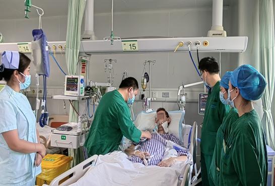 跨越国界的生命守护：湖南医药学院第一附属医院重症医学科的精准救治与温情护理