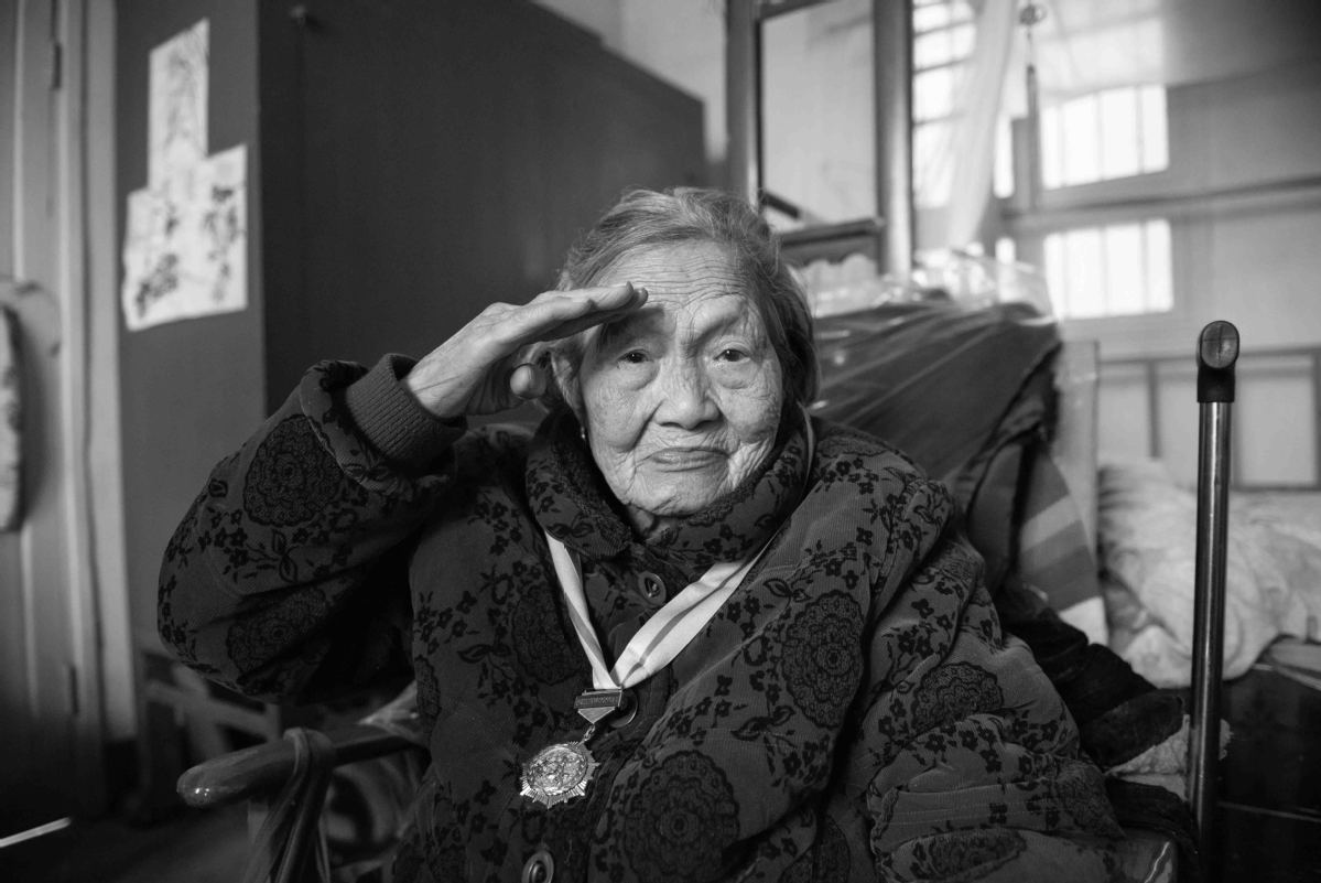 Photographer documents final days of centenarian war heroes