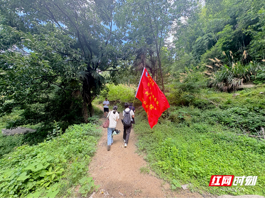 好評中國｜在“三下鄉(xiāng)”實(shí)踐中“沉”入鄉(xiāng)土中國深處