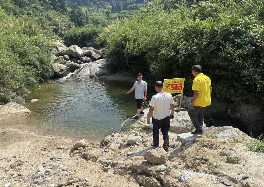 隆回縣高平鎮(zhèn)：黨建引領(lǐng)防溺水 為安全保駕護(hù)航