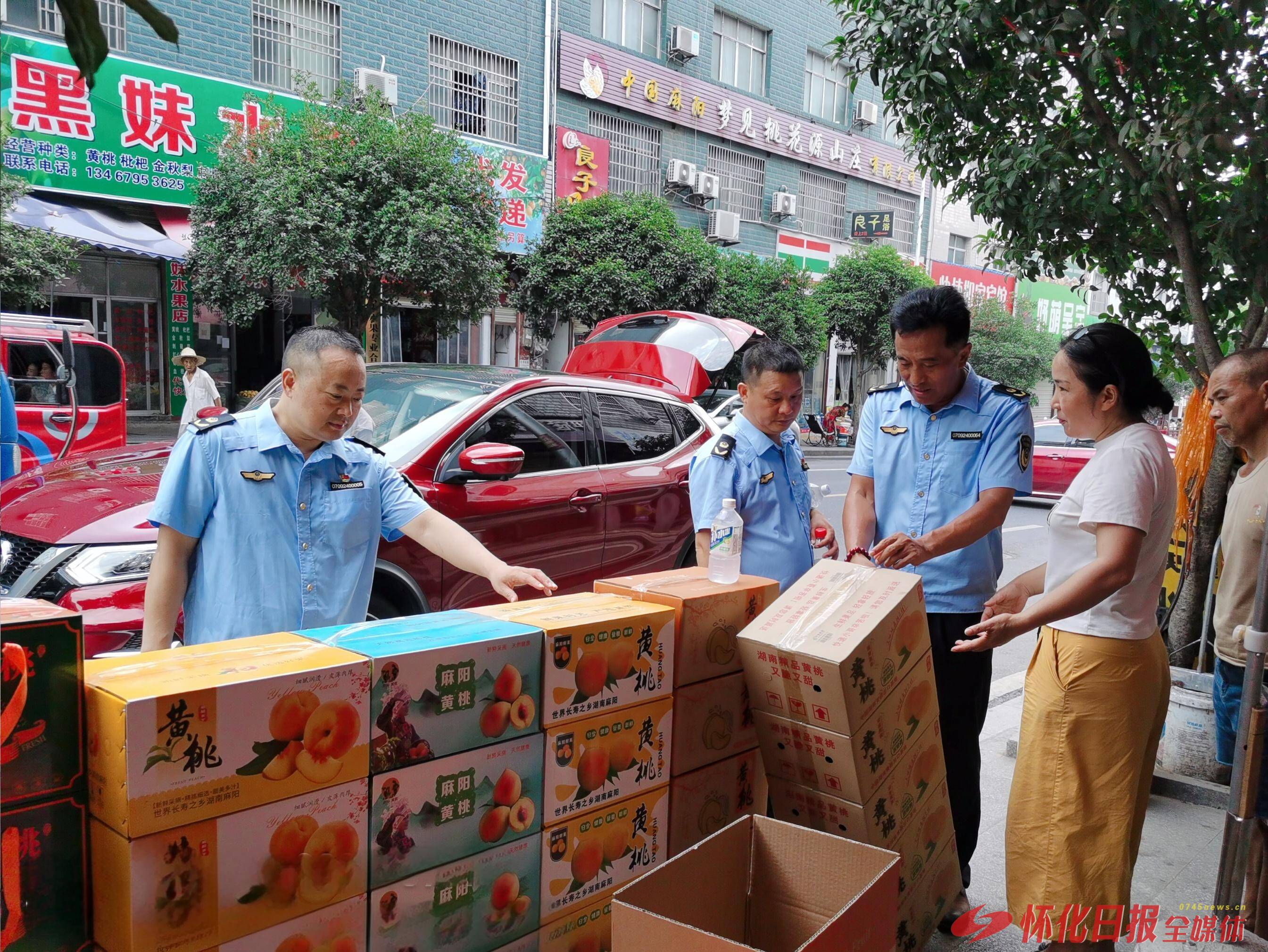 麻阳：严把包装关 护航黄桃品牌