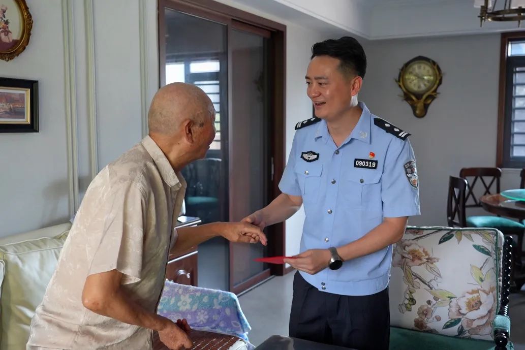致敬军旅荣光 桑植公安 “八一” 慰问情暖警营