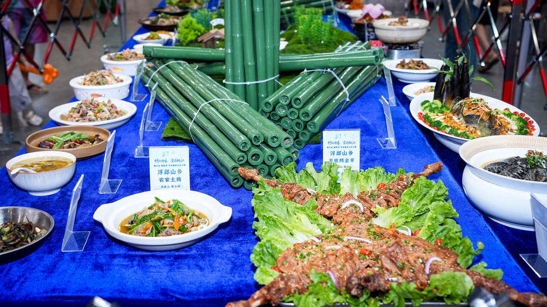 “桃江十大土菜”火熱評選 地道鄉(xiāng)味點燃竹海夏夜