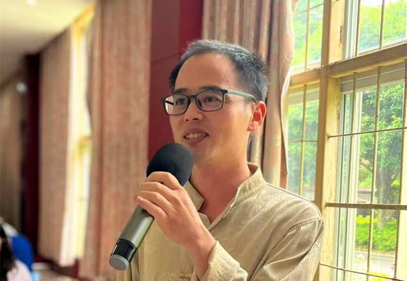 道县绍基学校教师周海林带伤救落水女娃
