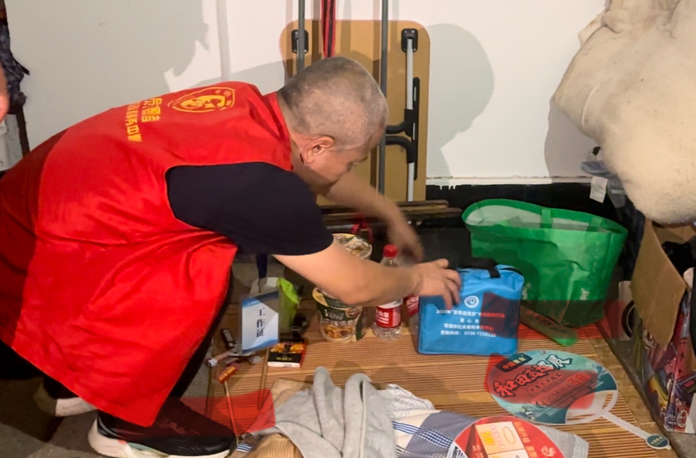 暑气灼人时 清凉拂街巷——常德市“夏季送清凉”专项救助行动综述